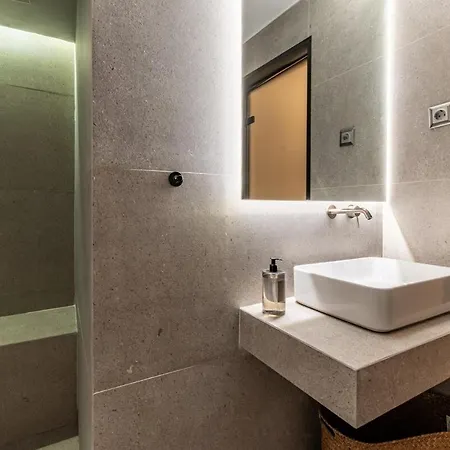 Modern Escape Steps From Seafront Thessaloníki
